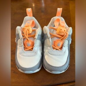 Nike Air Max 90 Toggle SE Toddler Summit White, Glacier Blue, Peach Cream.